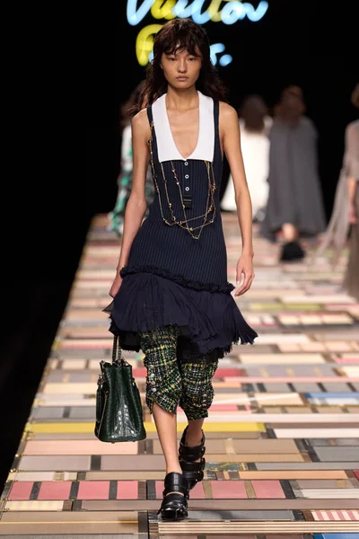 Look 14